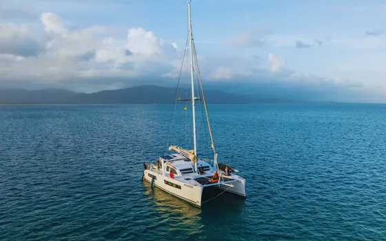 Silence, wind and rhythm: why choose regenerative sailing