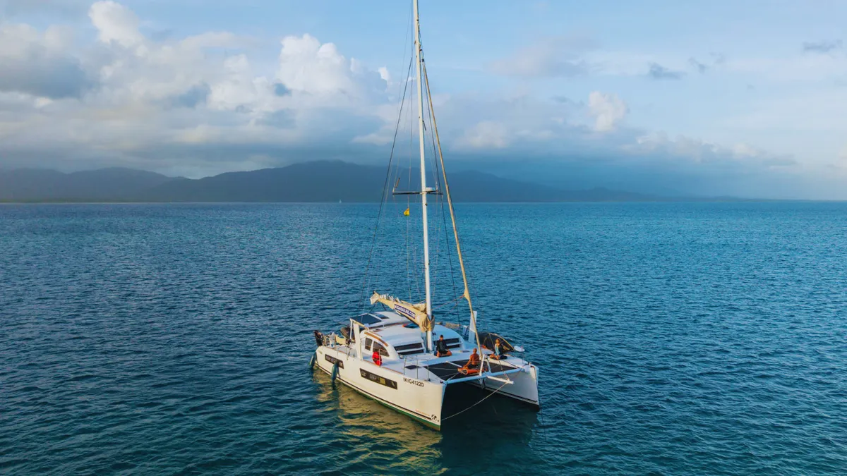 Silence, wind and rhythm: why choose regenerative sailing